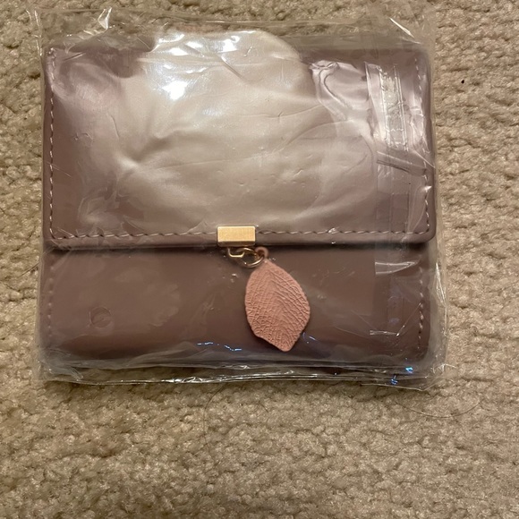 Mauve Wallet with Leaf Pendant -New In Package - Picture 9 of 9